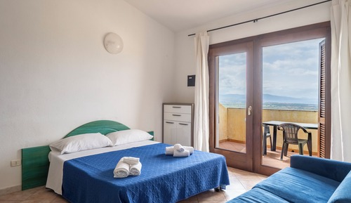 Apartamento clásico, varias camas, balcón, vistas al mar