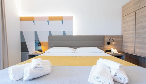 Habitación triple clásica, balcón