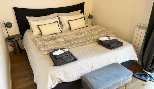 Habitación Deluxe doble, 1 cama de matrimonio grande, baño privado, vistas a la ciudad