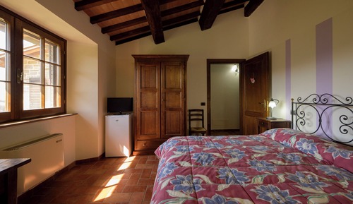 Habitación estándar con 1 cama doble o 2 individuales, vistas a la colina
