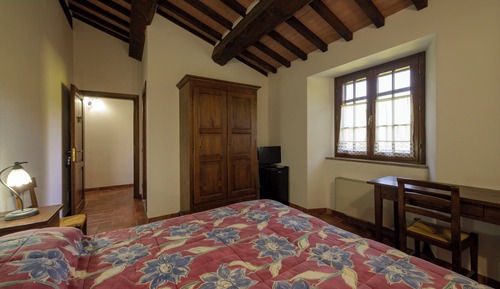 Habitación estándar con 1 cama doble o 2 individuales, vistas a la colina
