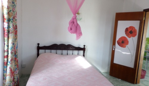 Habitación básica, balcón (Coquelicot)