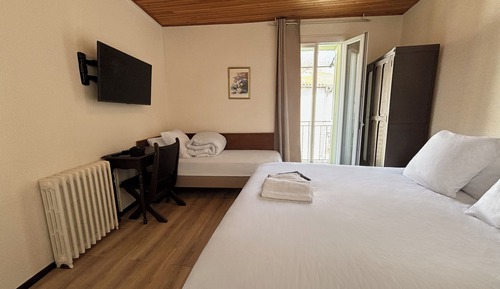 Habitación triple estándar, no fumadores, balcón