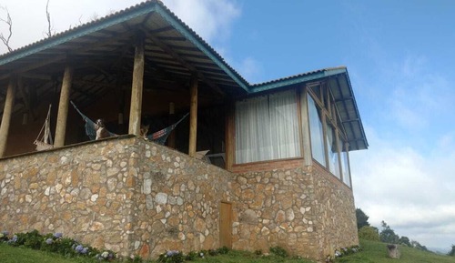 Casa familiar, vistas a la montaña