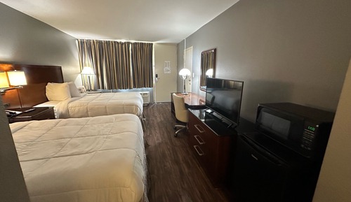 Habitación básica con 1 cama doble o 2 individuales