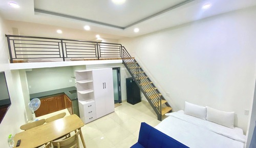Estudio superior, 1 cama de matrimonio, en una planta alta