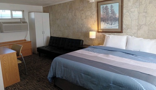 Single King W/Futon and Kitchenette