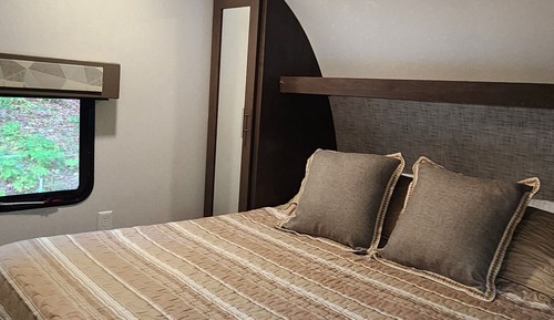 Casa móvil superior, varias camas, baño privado, vistas al complejo turístico