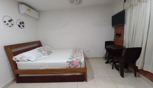 Habitación triple básica, no fumadores, vistas al jardín