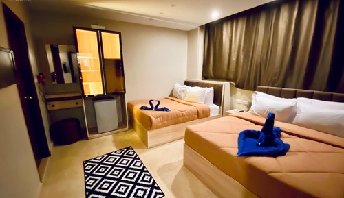 Deluxe Quadruple Room With Pyramids View