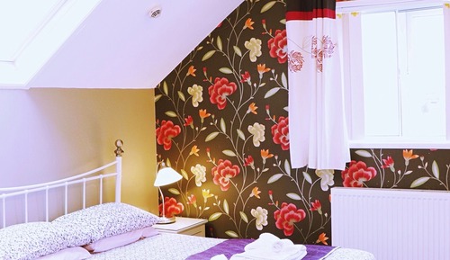 Habitación familiar con 1 cama doble o 2 individuales, baño privado (room 15)