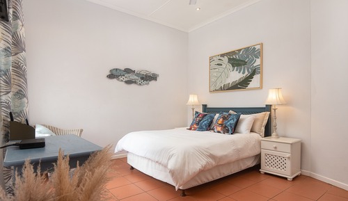 Habitación Deluxe, 1 cama de matrimonio, no fumadores, vistas a la piscina