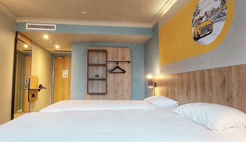 Habitación con 2 camas individuales