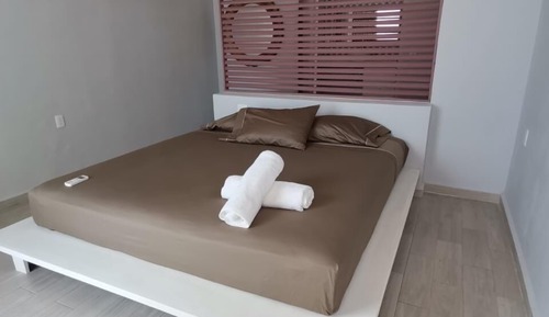 Suite estudio panorámica, vistas al mar, junto a la piscina