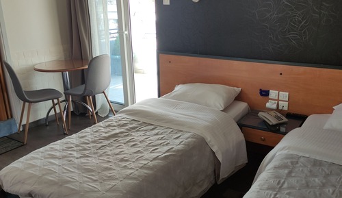 Habitación básica con 1 cama doble o 2 individuales