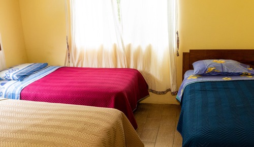 Casa familiar, 3 habitaciones, vistas al jardín