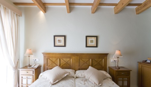 Habitación básica con 1 cama doble o 2 individuales