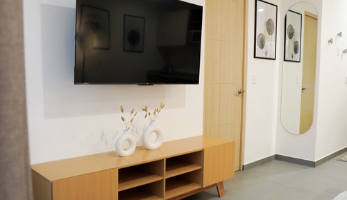 Estudio ejecutivo, 1 cama de matrimonio grande, balcón