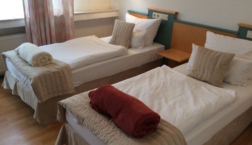 Habitación básica con 1 cama doble o 2 individuales
