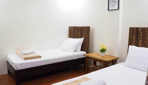 Habitación básica con 1 cama doble o 2 individuales