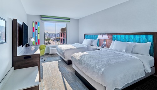 Habitación, 2 camas de matrimonio, accesible para personas con discapacidad, bañera