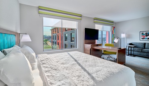 Estudio, 1 cama de matrimonio grande, frigorífico y microondas (Wet bar)