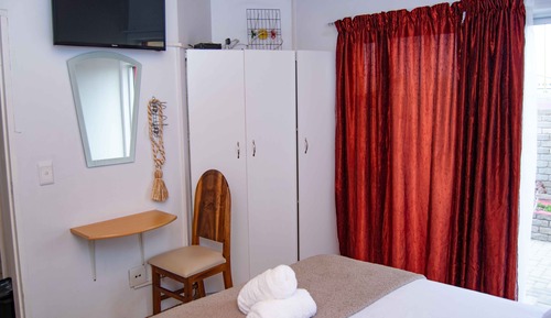 Habitación Confort con 1 cama doble o 2 individuales