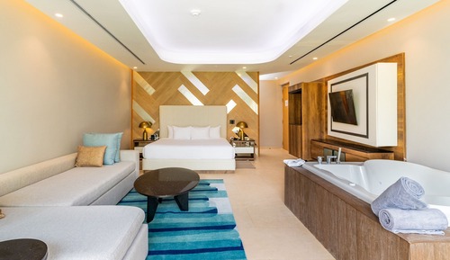 Suite Grand, 1 cama de matrimonio grande, bañera de hidromasaje (Junior)