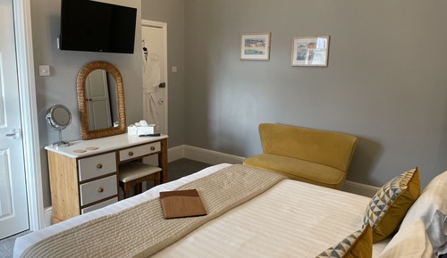 Habitación con 1 cama doble o 2 individuales, baño privado (Ellacombe-Lge Rear View)