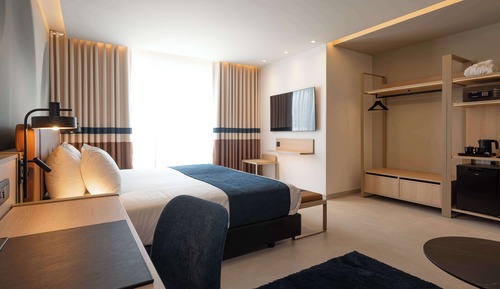 Suite junior, 1 cama de matrimonio grande, no fumadores (Converts to 2 Twin Beds;with Sofabed)