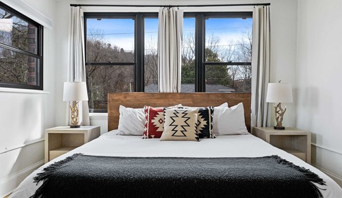 Suite Deluxe (Self Check-in with Virtual Front Desk)