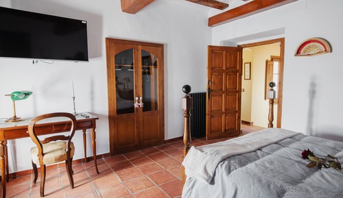 Habitación clásica, 2 habitaciones, baño privado, vistas a la colina