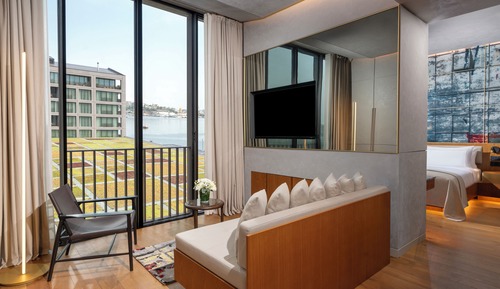Suite junior, vistas parciales al mar