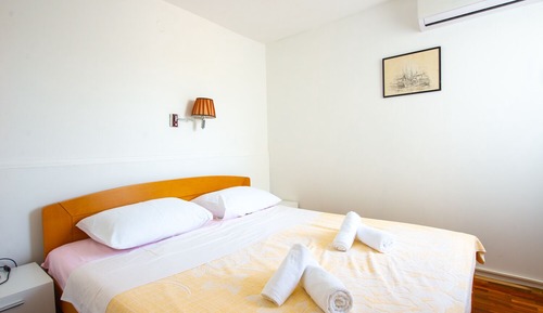 Classic Apartment, 1 Double Bed and 2 Twin Sofa Beds