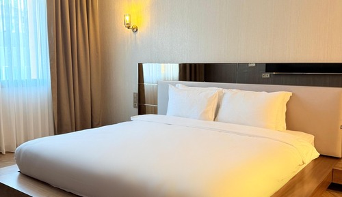 Suite sénior, 1 cama doble con sofá cama, no fumadores, vistas a la ciudad