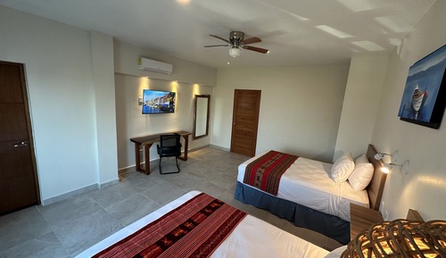 Habitación doble superior, 2 camas de matrimonio, no fumadores, vistas al mar