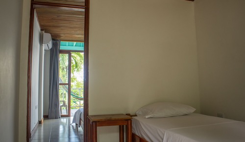 Habitación básica doble, varias camas