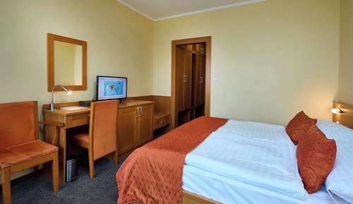 Habitación estándar con 1 cama doble o 2 individuales, balcón