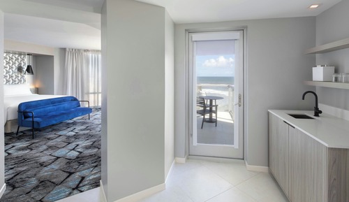 Suite, 1 cama de matrimonio grande, balcón, frente al mar (Oceanfront)
