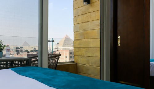 Habitación Confort, varias camas, baño privado, vistas al valle