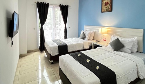 Habitación superior con 2 camas individuales, 1 cama individual, no fumadores (Standard Twin)
