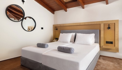 Suite ejecutiva, 1 cama doble, vistas a la piscina