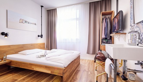Single Room, 1 Queen Bed
