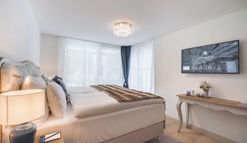 Habitación superior con 1 cama doble o 2 individuales, vistas a la colina