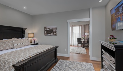 Shoreline Suite - King Bed