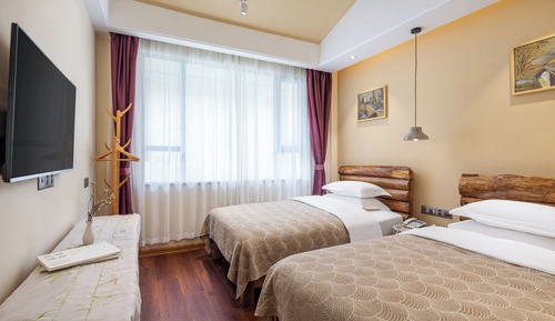Habitación básica con 2 camas individuales