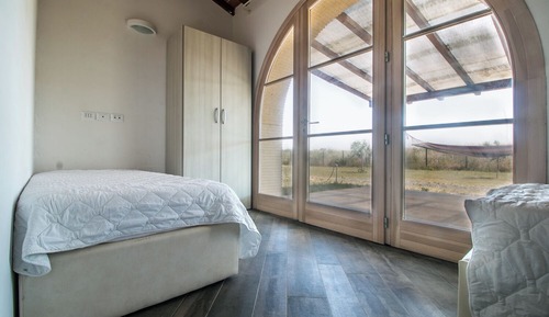 Casa familiar, 1 habitación, 2 baños, planta baja