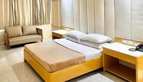 Estudio ejecutivo, 1 cama de matrimonio, vistas a la ciudad