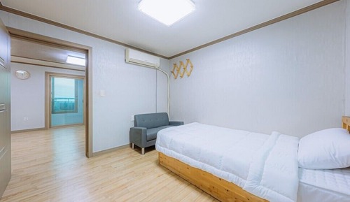 Habitación (Room 202)