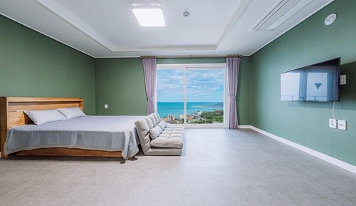 Room (1dong 302)